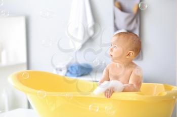 Cute little baby in bathtub at home�