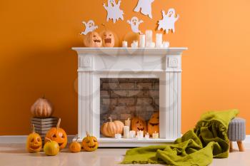 Room with fireplace decorated for Halloween party�