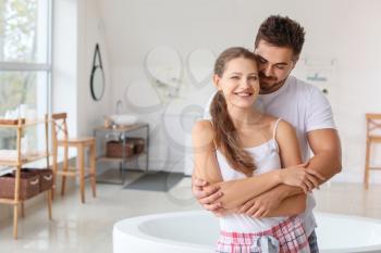 Morning of happy young couple in bathroom�