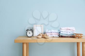 Baby clothes on table in room�