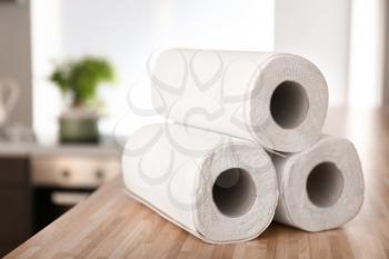 Rolls of paper towels on kitchen table�