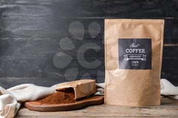 Bags with coffee powder on wooden background�