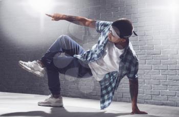 Male hip-hop dancer in studio�