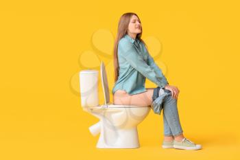 Woman with problem of frequent urination on color background. Diabetes symptoms�