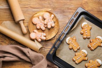 Composition with tasty gingerbread cookies on wooden background�