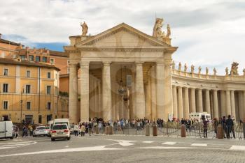 VATICAN CITY , ITALY - MAY 03, 2014: People on Saint Peter's Square