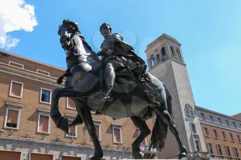 Bronze equestrian statue of Alessandro Farnese, Duke of Parma (by Alessandro Mochi). Piacenza, Italy