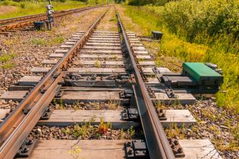 Railway arrow translation mechanism for changing the train track