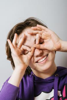 girl making binoculars hands
