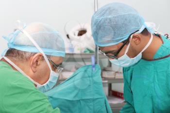 Doctors perfoming an operation