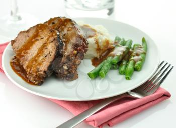 meat loaf with mashed potatoes and green beans 