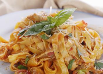Fettuccine Pasta with Chicken and Vegetables