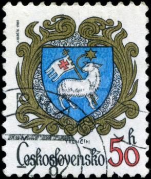 CZECHOSLOVAKIA - CIRCA 1982: a stamp printed by Czechoslovakia shows emblem Trenchin, circa 1982