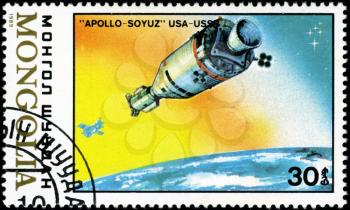 MONGOLIA - CIRCA 1989: stamp printed by Mongolia, shows spaceship Apollo-Soyuz , circa 1989.