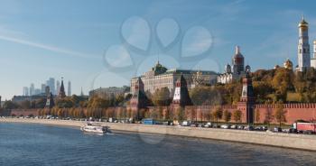 Sunny summer day moscow river bay kremlin Timelapse.