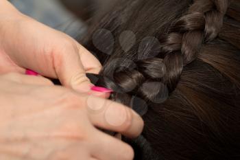 weave braids in the hair salon