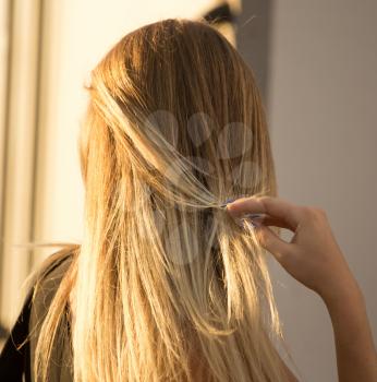 Long hair on the head of a blonde .