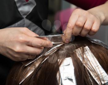 weave hair in salon