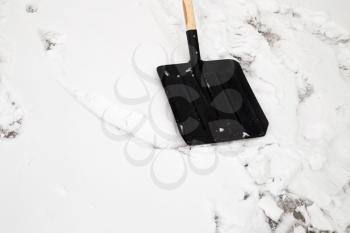 shovel to clean snow