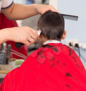 Men's haircut at the beauty salon