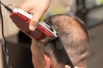 Men's haircut at the beauty salon machine