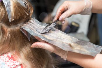 weave hair in a beauty salon