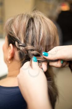 weave braids in the beauty salon