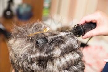 wrap hair curling in a beauty salon