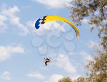 extreme sport parachute in the sky . A photo