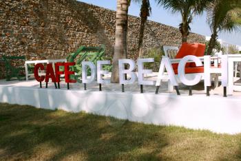 Royalty Free Photo of a Cafe De Beach Sign