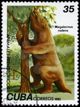 CUBA - CIRCA 1982: A Stamp printed in CUBA shows image of a Dinosaur with the designation Megalocnus rodens from the series Prehistoric Fauna, circa 1982