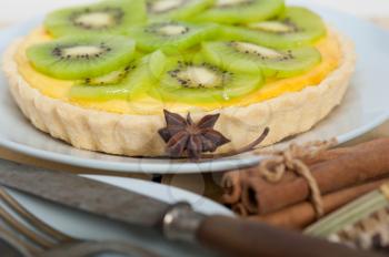 kiwi  pie tart with lemon custard cream and spices