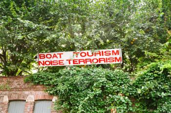 The sign about touristic boats noise in Ghent, Belgium.