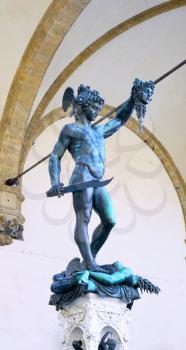Statue of Perseus slaying Medusa - Loggia del Lanzi (Piazza della Signoria, Firenze, Italia)
