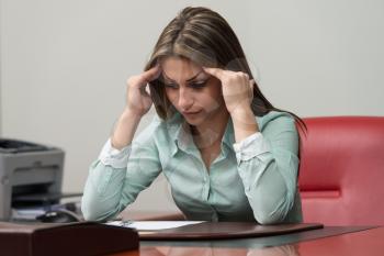 Young Business Womn With Problems And Stress In The Office - Businesswoman Working Online