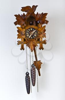 Family cuckoo clock with metal pine cones