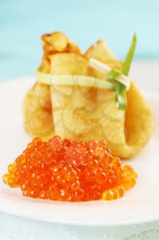 Ruddy pancake folded bag with red caviar