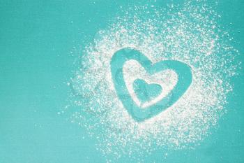 Powdered sugar scattered in the form of heart