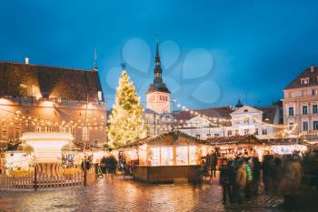 Traditional Christmas Market On Town Hall Square - Raekoja Plats In Tallinn, Estonia. Christmas Tree And Trading Houses With Sale Of Christmas Gifts, Sweets And Mulled Wine. Famous Landmark.