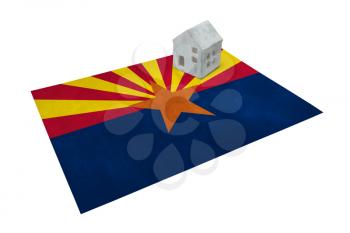 Small house on a flag - Living or migrating to Arizona
