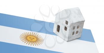 Small house on a flag - Living or migrating to Argentina