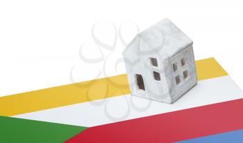 Small house on a flag - Living or migrating to Comoros