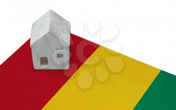 Small house on a flag - Living or migrating to Guinea