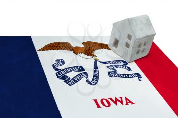 Small house on a flag - Living or migrating to Iowa