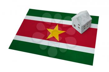 Small house on a flag - Living or migrating to Suriname