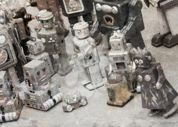 Vintage toys - Collection of different robots - Metal and plastic