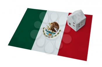 Small house on a flag - Living or migrating to Mexico