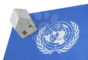 Small house on a flag - Living or migrating to the UN