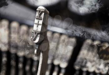 Y hammer for writing with an old manual typewriter - mystery smoke