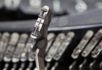 L hammer for writing with an old manual typewriter